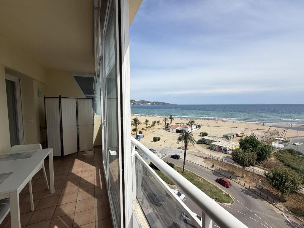 WELCS APARTAMENTO 439 EMP con vistas al mar - 1