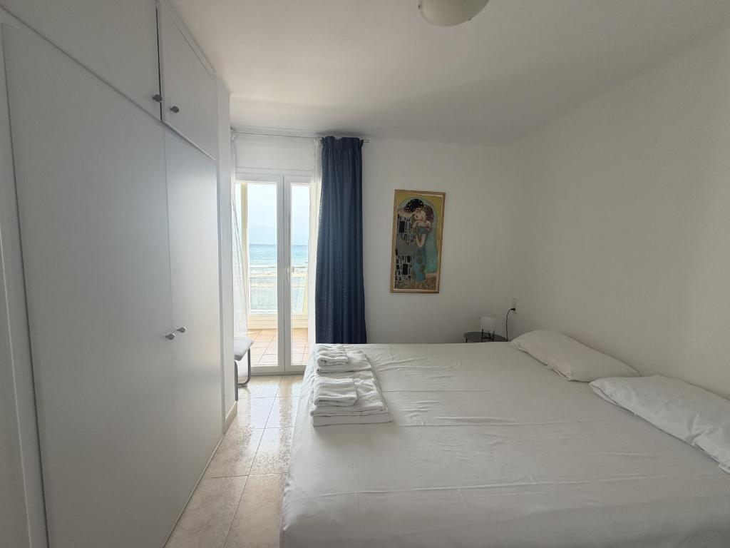 WELCS APARTAMENTO 439 EMP con vistas al mar - 2