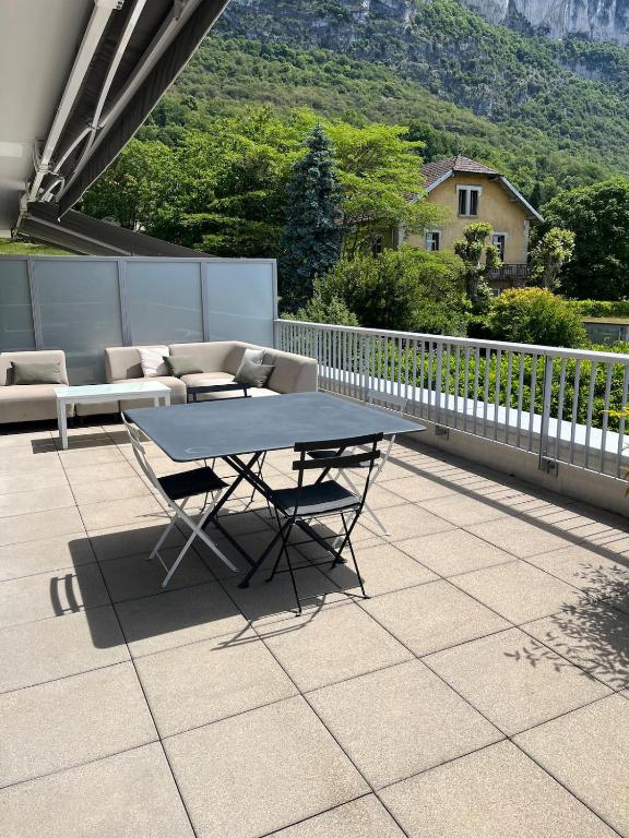 Spacieux T2 avec terrasse entre lac et montagnes - 4