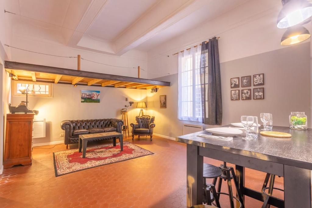 New chic & authentic 1-bedroom apartment in the historic center - 1
