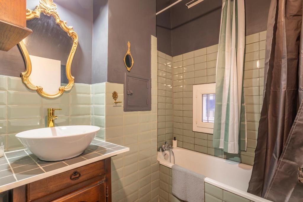 New chic & authentic 1-bedroom apartment in the historic center - 4
