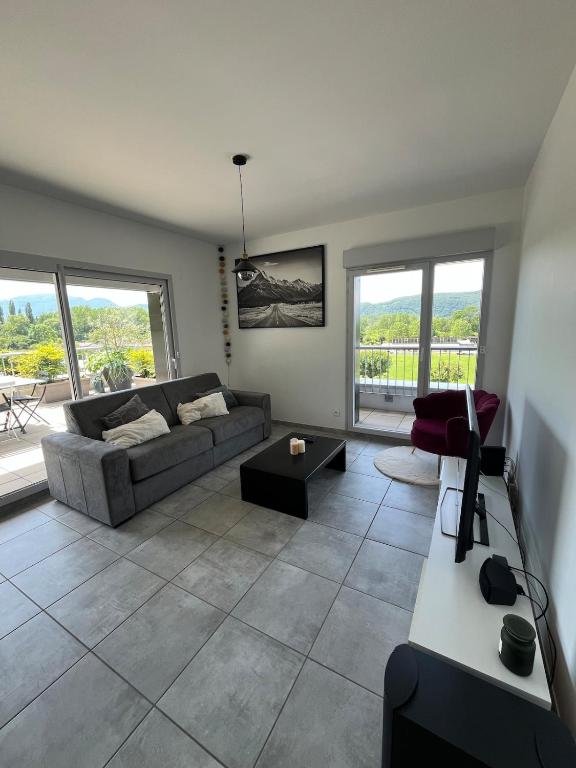 Spacieux T2 avec terrasse entre lac et montagnes - 1