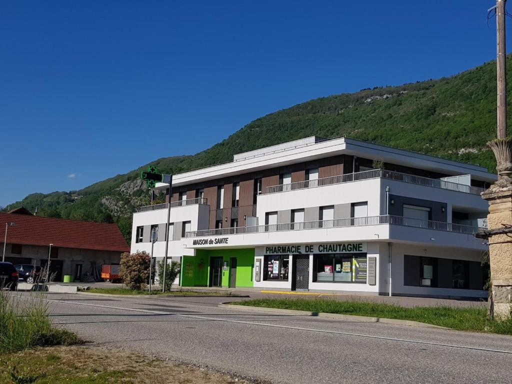 Spacieux T2 avec terrasse entre lac et montagnes - 5