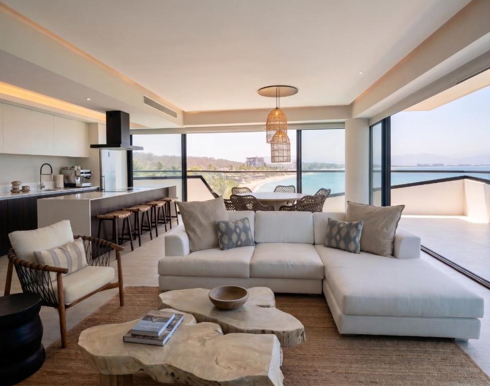 Beachfront - Spectacular Ocean Views - 1