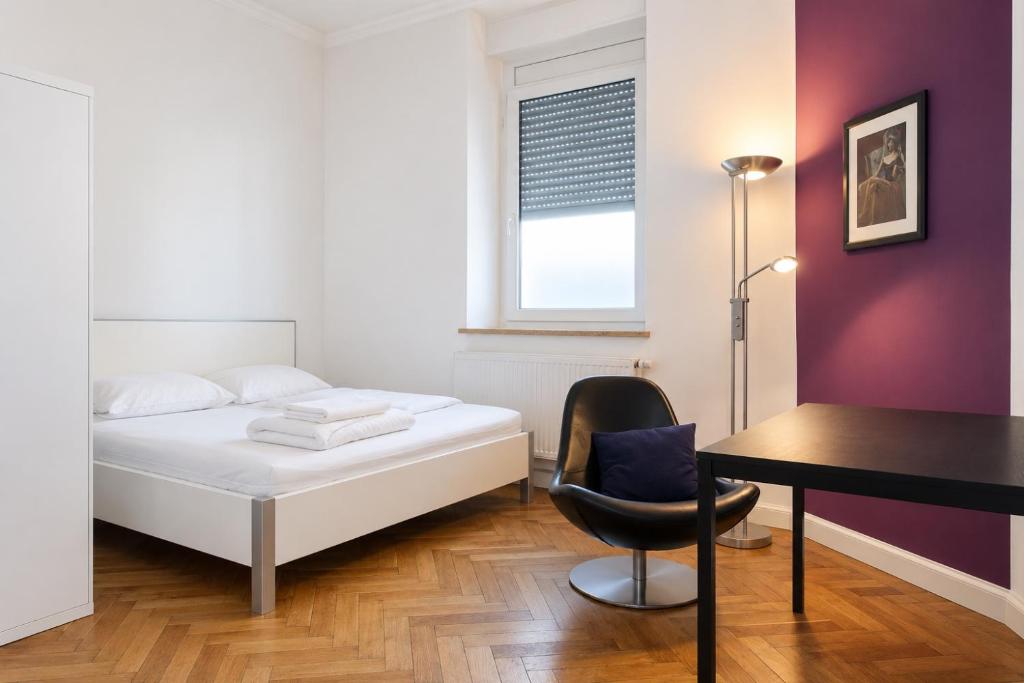 Spacious 3BR Apartment sleeps 10 NEAR Oktoberfest - 3