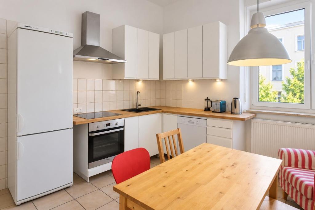 Spacious 3BR Apartment sleeps 10 NEAR Oktoberfest - 5