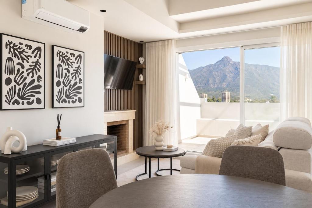 Luxury Penthouse with Private Terrace and Sea Views - 1