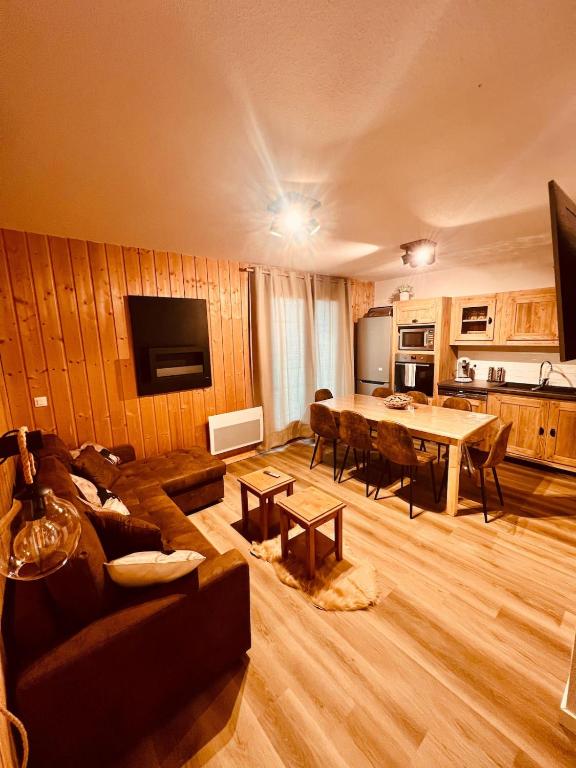 CHALET COSY 6 à 9 PERSONNES LA JOUE DU LOUP - 2