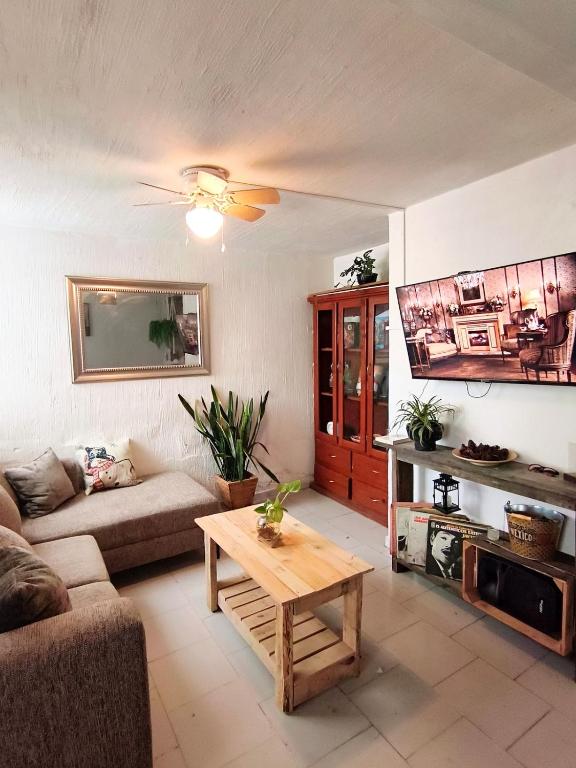Casita Serenata, Perisur, Linea1Tren, Macrobus, CRIT - 5