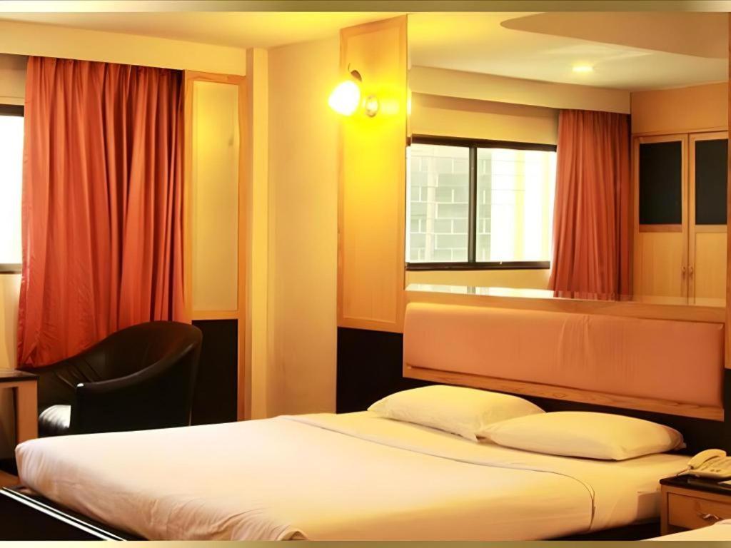 Pradipat Hotel