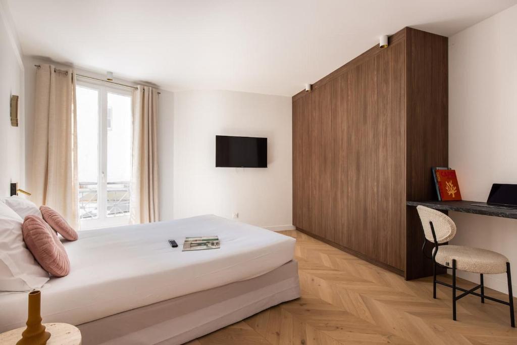 Elegant Parisian Apartment for 6 Boulevard Voltaire - 5