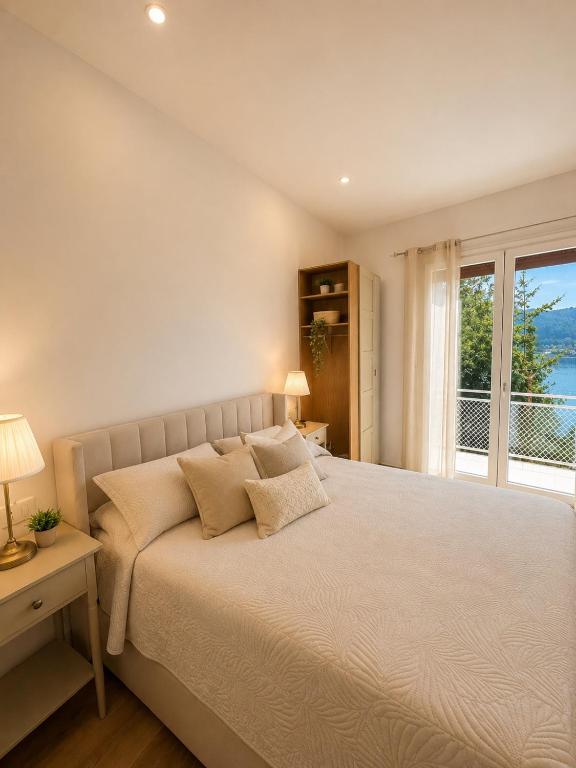 Dolce Lake View - Charming Villa & Romantic Studio - 1