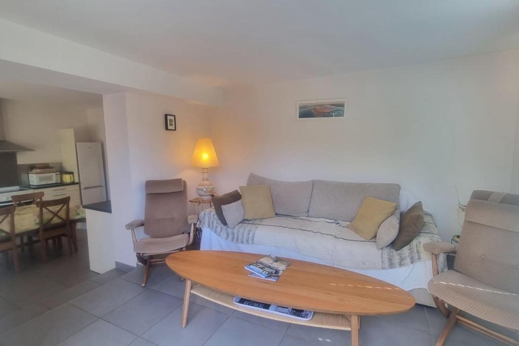 Large family apart with garden close to the beach - 4