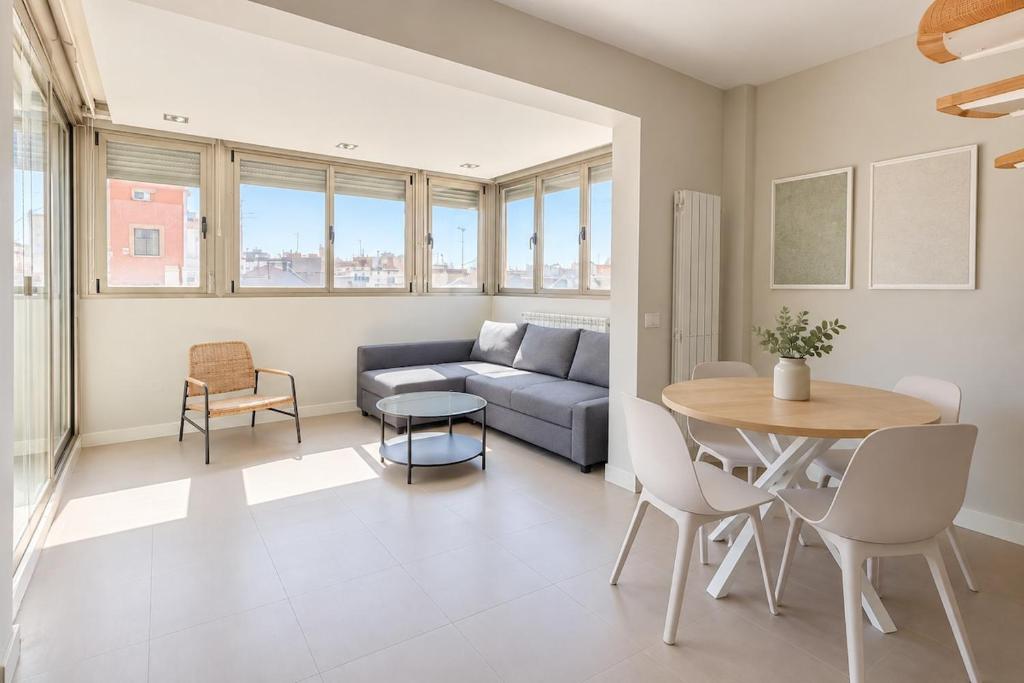 Apartamento con balcón y parking para 6 - 1