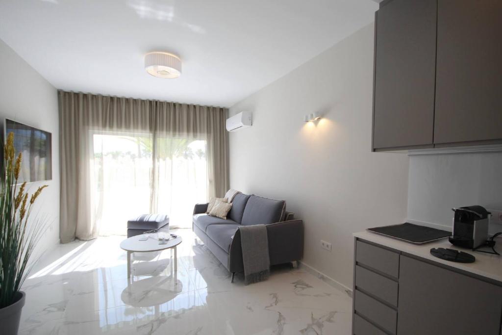 Luxury Apartments in first beach line with pool - 5