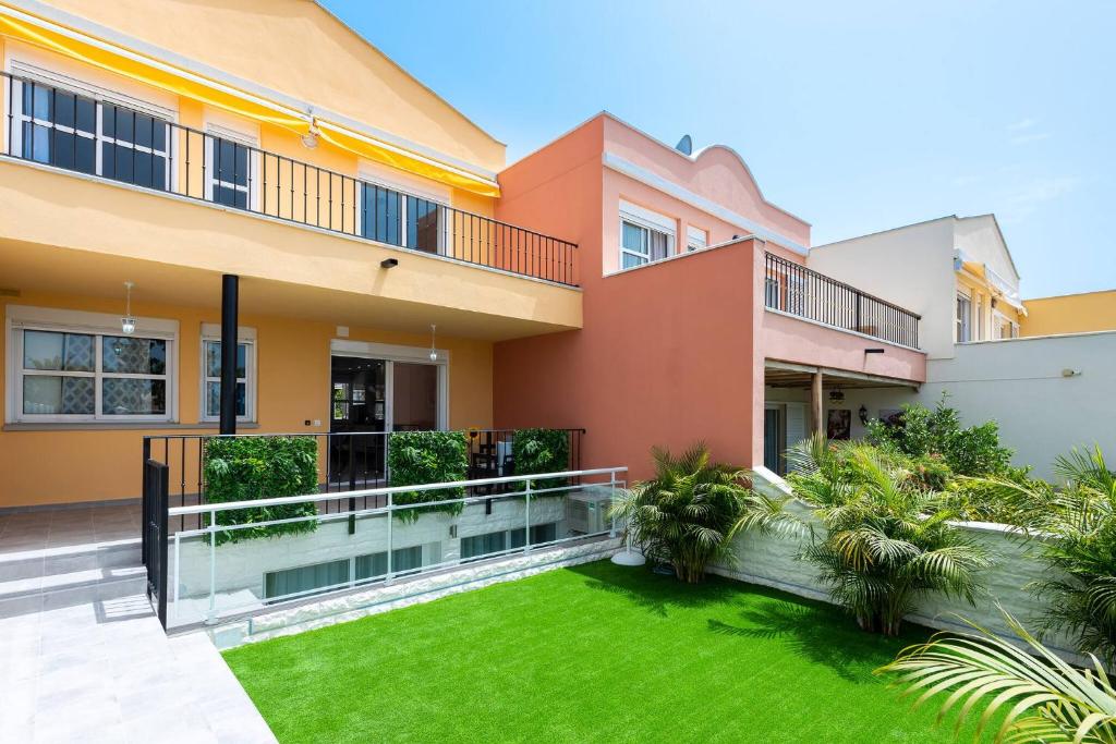 Modern 4 bedroom villa in Costa Adeje - 2