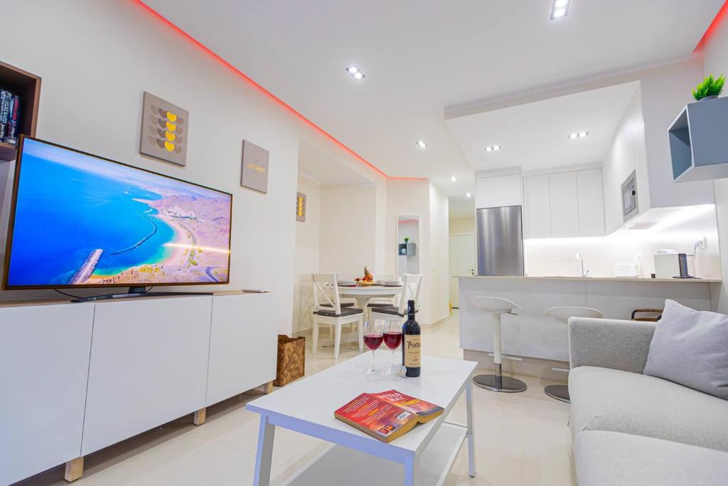 Apartment in beachfront complex in El Duque area, Costa Adeje - 2