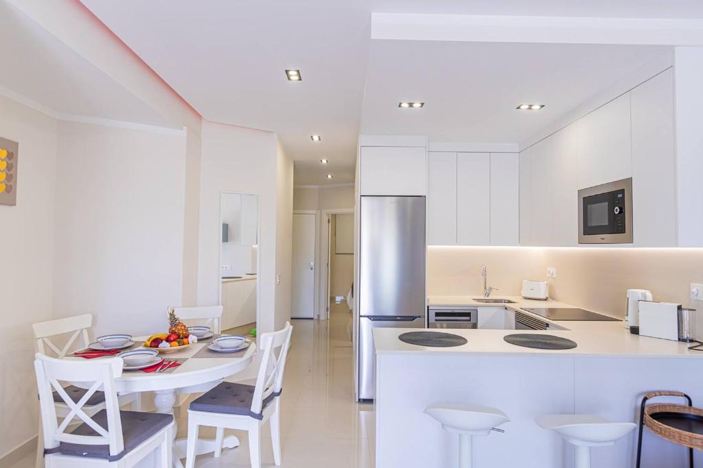 Apartment in beachfront complex in El Duque area, Costa Adeje - 5
