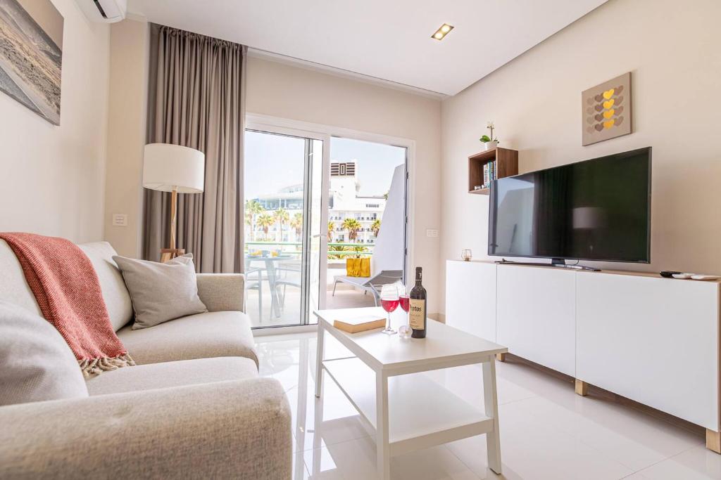Apartment in beachfront complex in El Duque area, Costa Adeje - 4
