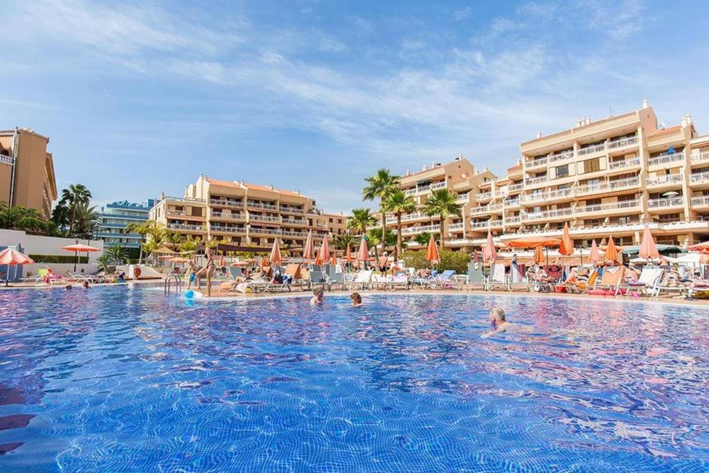 Two bedroom apartment in beachfront complex with pool in Playa de Las Américas. - 1