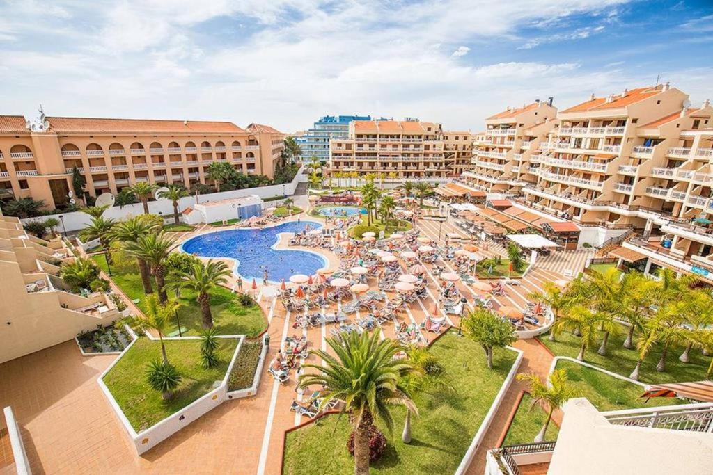 Two bedroom apartment in beachfront complex with pool in Playa de Las Américas. - 5
