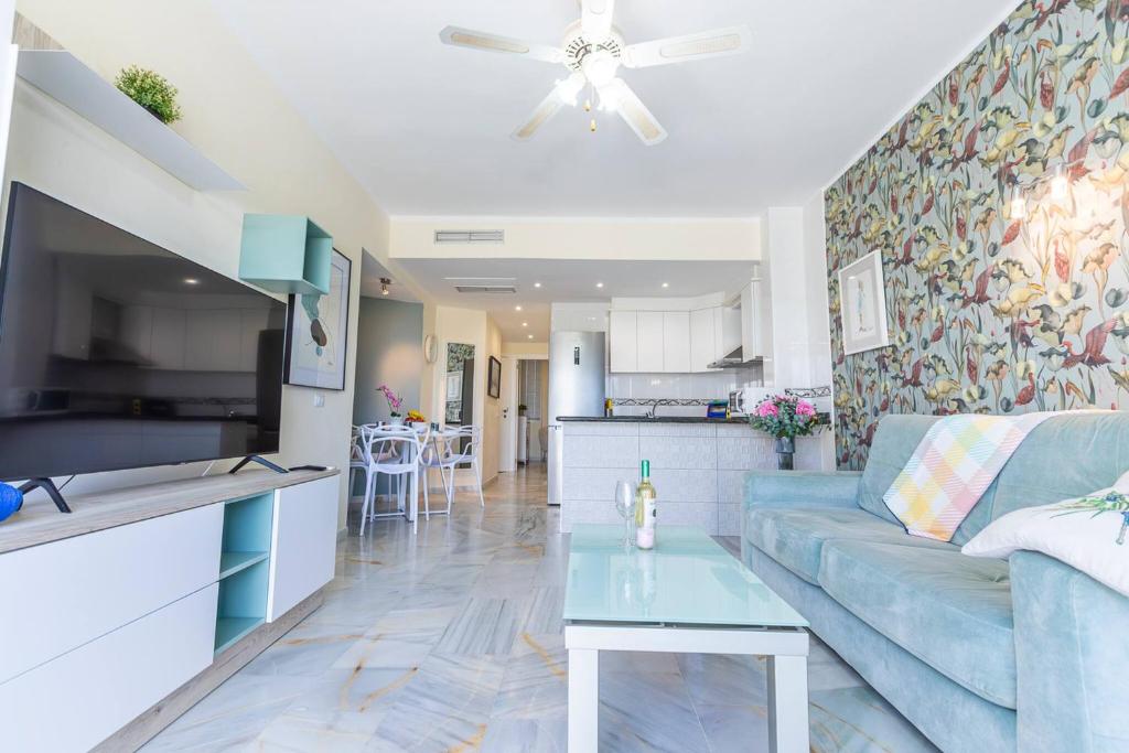 Apartment in beachfront complex in El Duque area, Costa Adeje - 1
