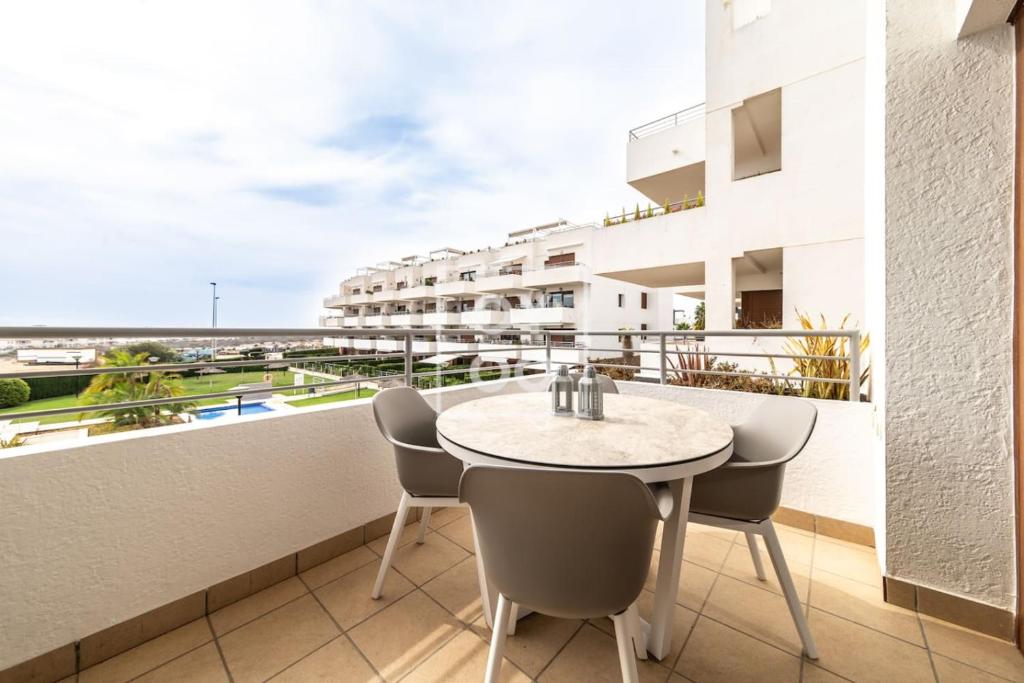 La Brisa del Mar apt with sea view, terrace, pool - by OYOOSTAYS - 3