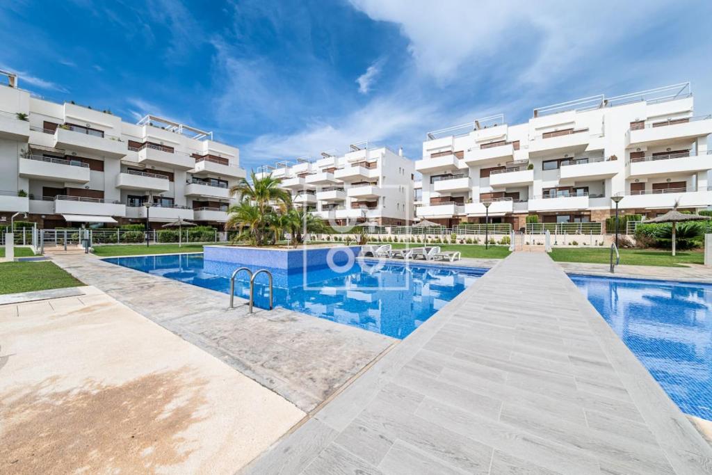 La Brisa del Mar apt with sea view, terrace, pool - by OYOOSTAYS - 4