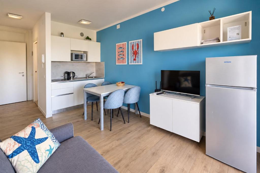 Beach Front Apartment Sabbiadoro - 2