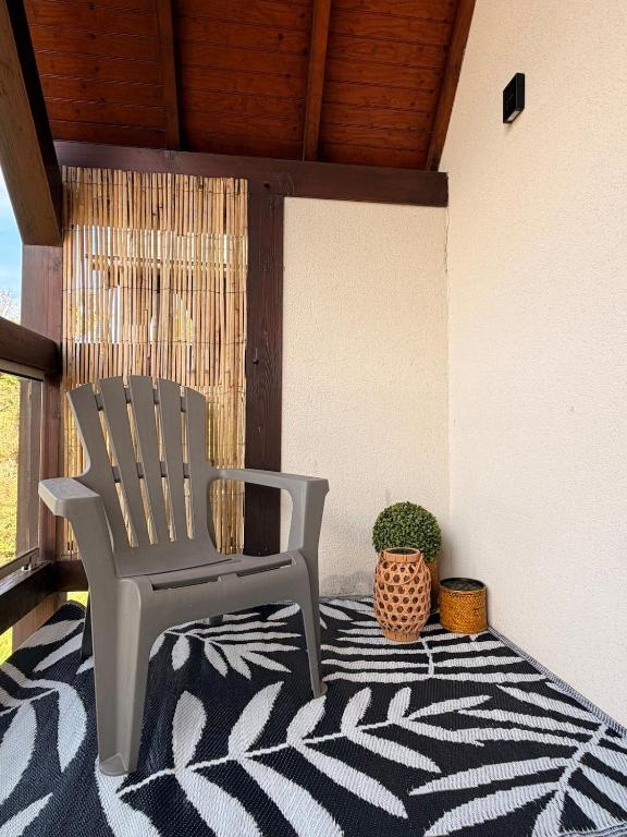 Le Cocon du Plessis, pool and parking - 3