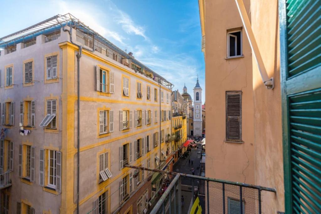 Mobility Lease 2br 2ba 2 kitchens 2 balconies in Old Town - 1