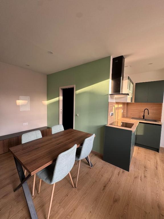 Fully renovated 2 bedrooms in Antibes Old City - 2