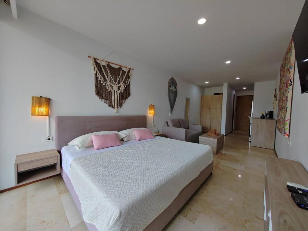 Playa Retreat with Pool, near 5th Avenue & beach - 3