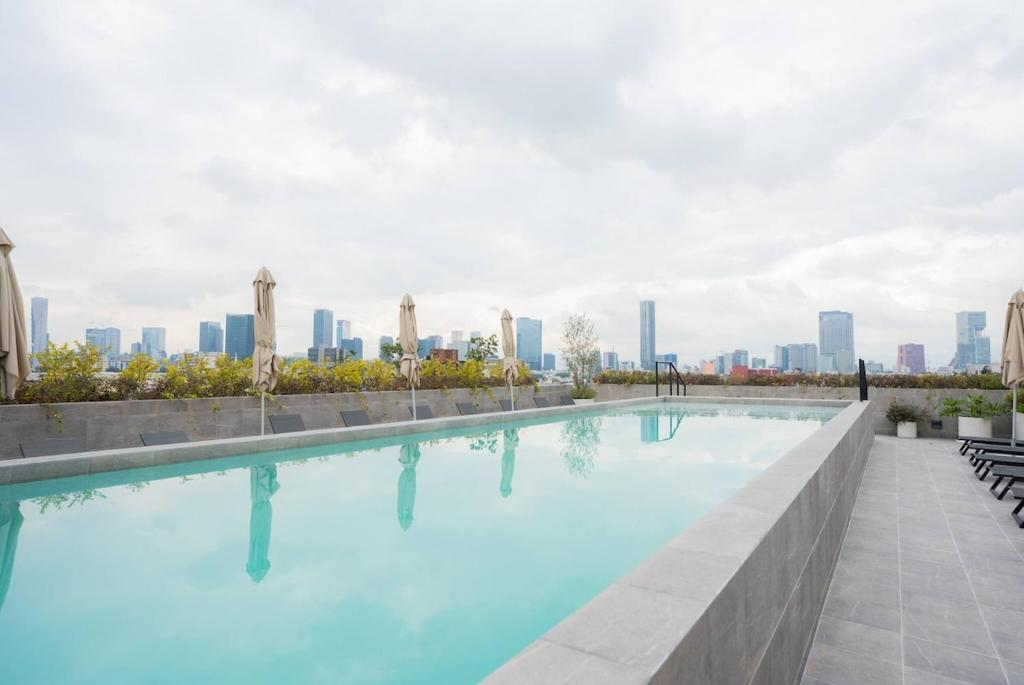 Luxury 2BR with Pool, Gym & Coworking - 1
