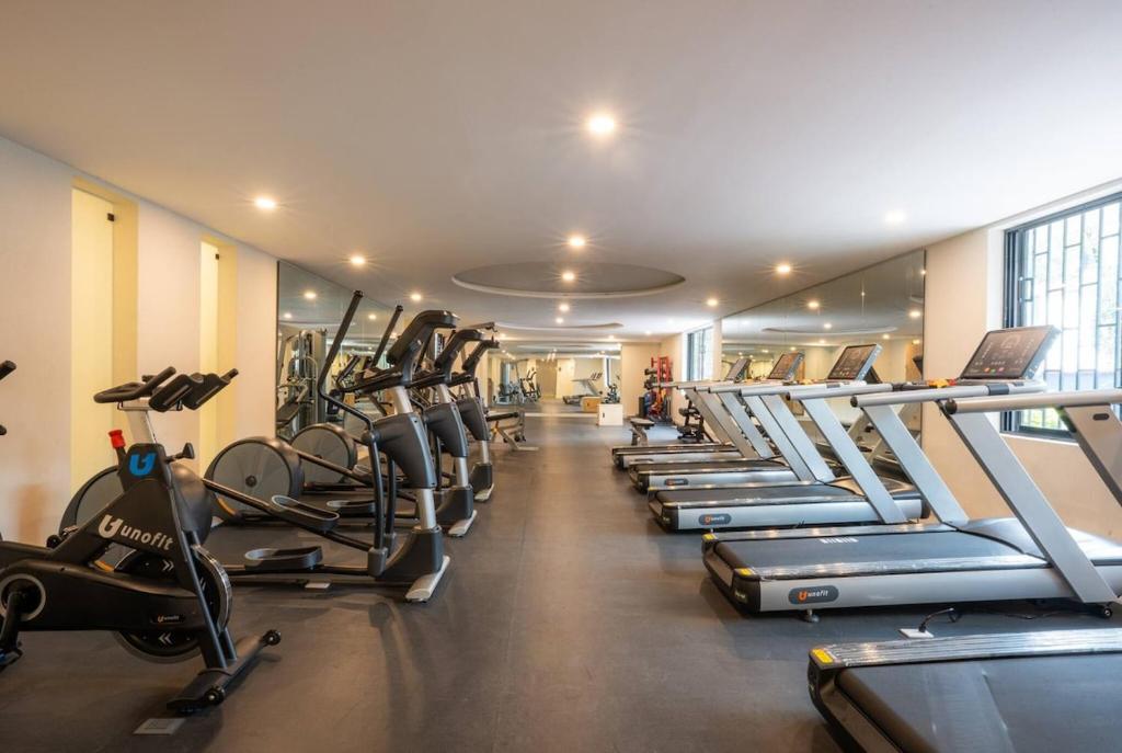 Luxury 2BR with Pool, Gym & Coworking - 5