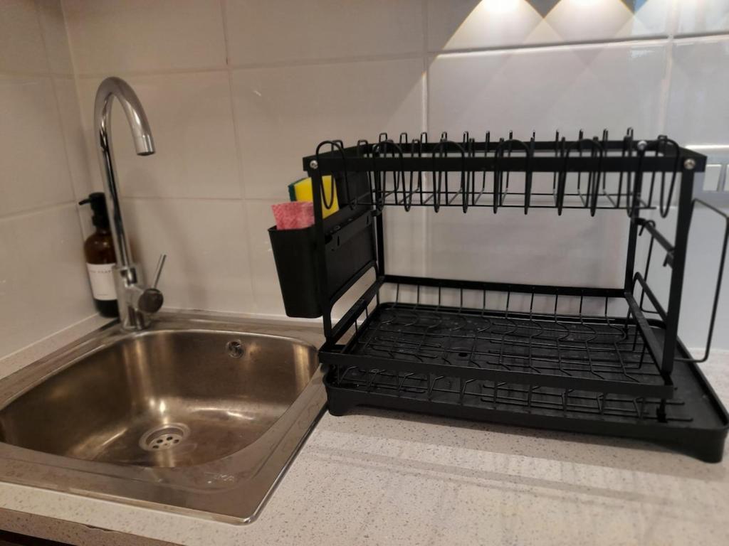 Moderno y de ubicación céntrica, wifi, estacionamiento, ideal para 3 personas, máximo 4 - 2