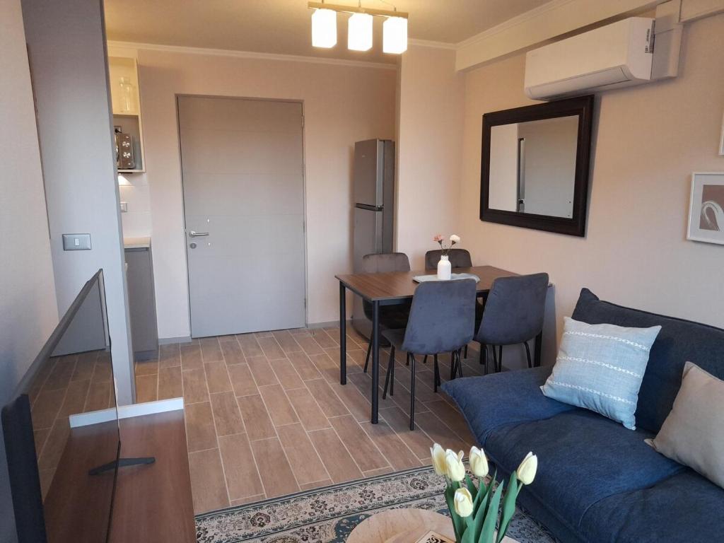 Moderno y de ubicación céntrica, wifi, estacionamiento, ideal para 3 personas, máximo 4 - 5