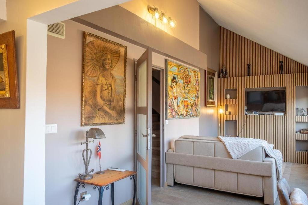 Lovely modern top floor apartment in Central Cannes just a short walk from beaches and the Palais - 2399 - 3