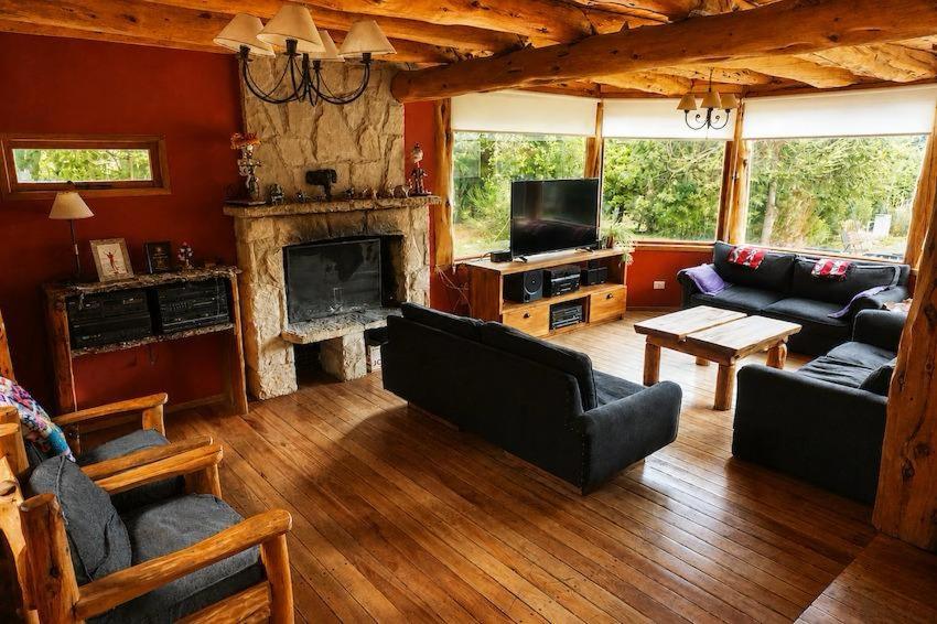 Casa Patagónica con Pileta - Jardín, Bosque y Montañas - 1