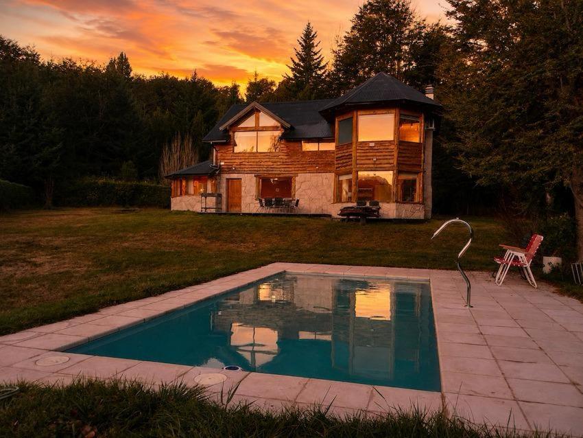 Casa Patagónica con Pileta - Jardín, Bosque y Montañas - 2