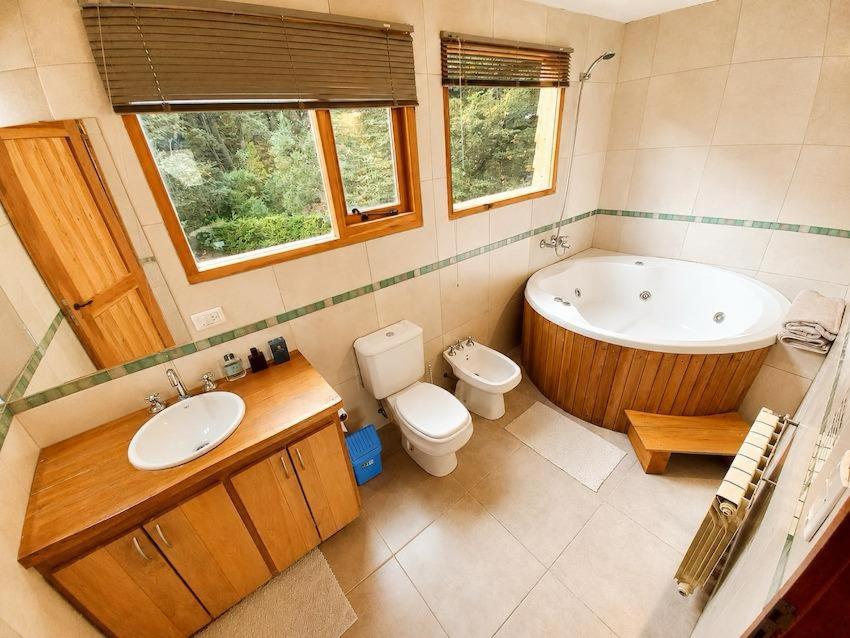 Casa Patagónica con Pileta - Jardín, Bosque y Montañas - 5