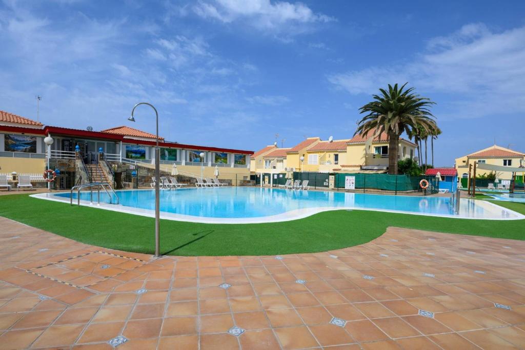 Bungalow with Terrace BBQ Private Parking Pool - 4