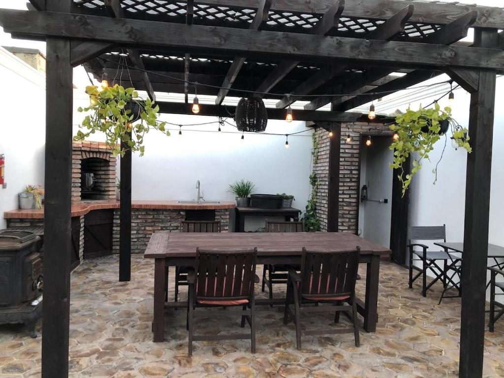Casa Blanca Patio and private garage - 1