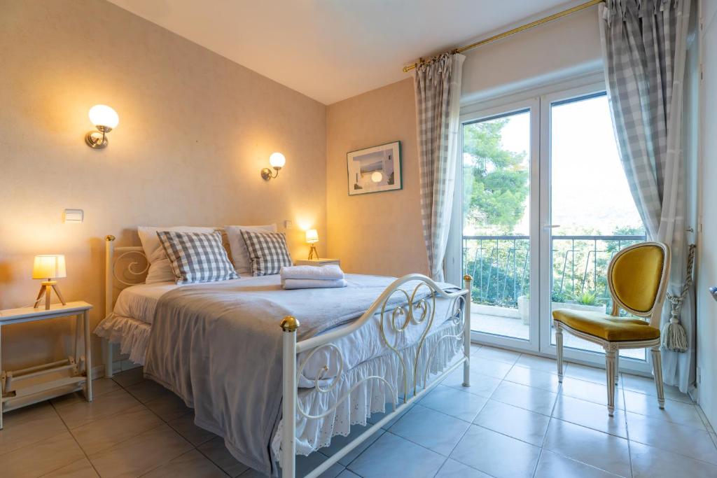 Pool, 3 bedrooms, baby amenities - 5