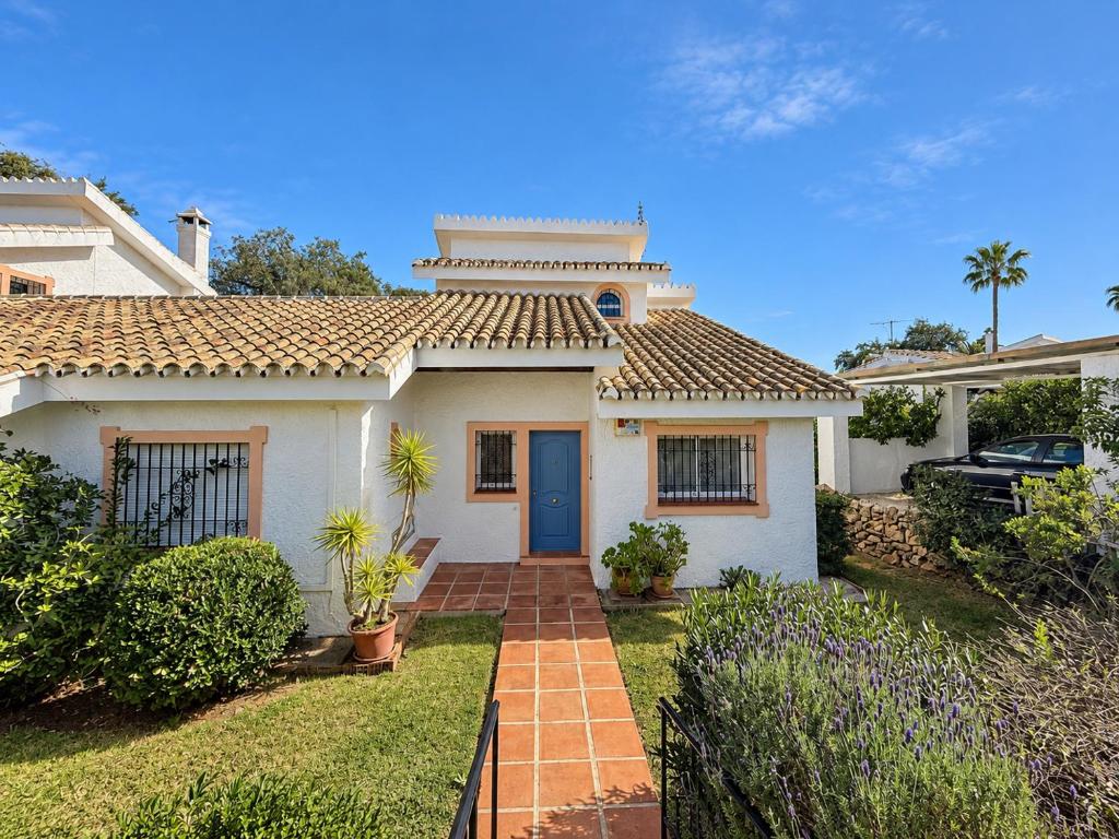 Villa Suiza - Sea Views & Pool in Calahonda - 2