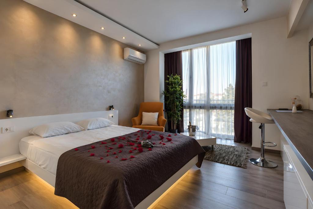 Luxury Boutique City Center Apartments - 3