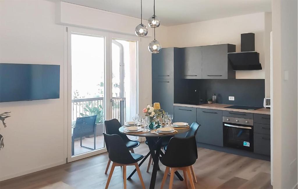 1 Bedroom Stunning Apartment In Salò - 2