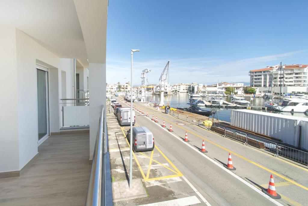 WELCS APARTAMENTO 453 EMP con terraza y vista al c - 4