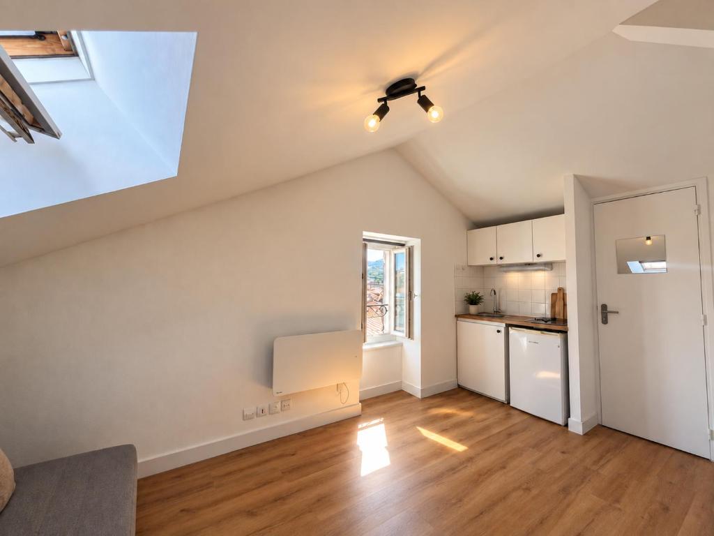 Studio loft sous les toits en centre-ville - 4