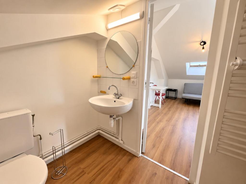 Studio loft sous les toits en centre-ville - 3